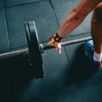 man holding black barbell